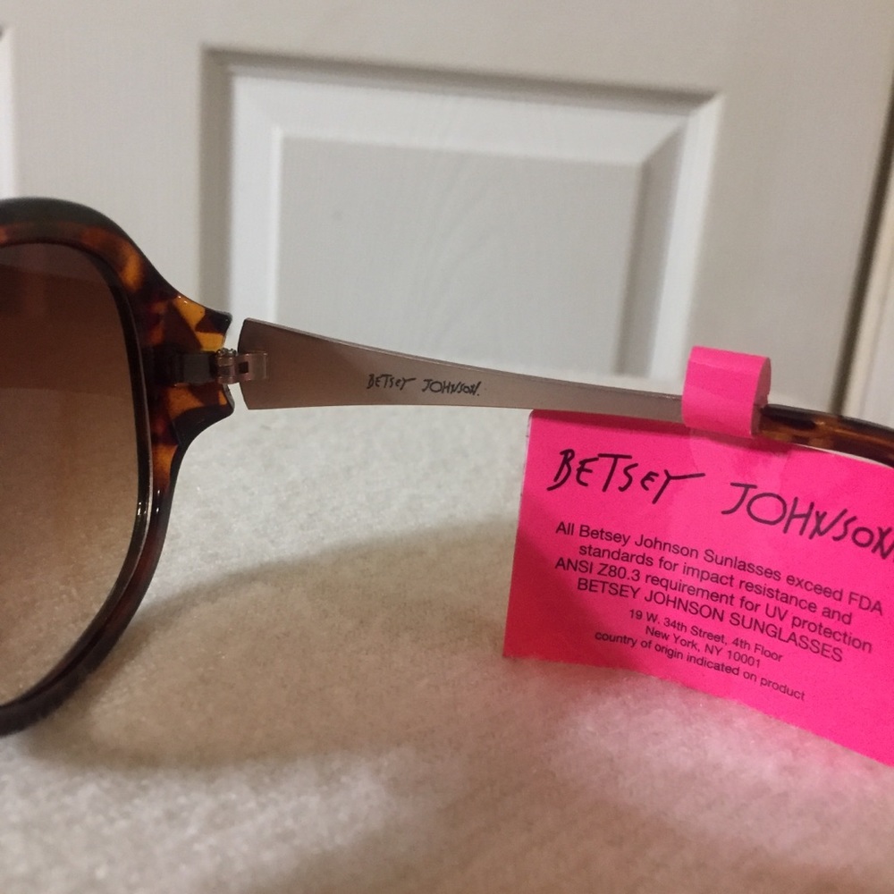 Betsey Johnson sunglasses - Picture 3 of 8